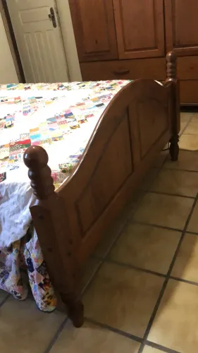 Cama Casal Madeira de Lei com Colchão de mola