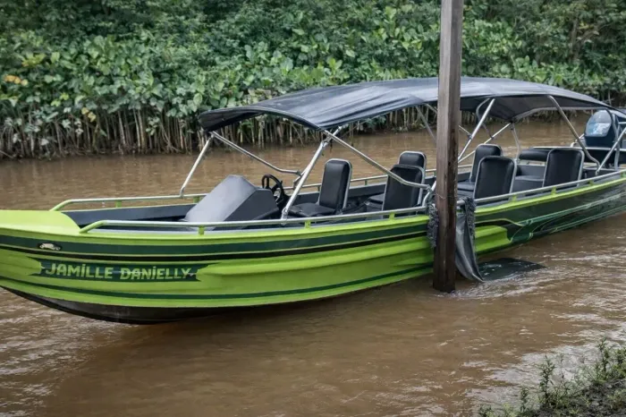 Lancha Voadeira Náutica 