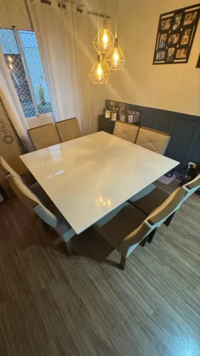Mesa quadrada tampo vidro, com 8 cadeiras (Doação)