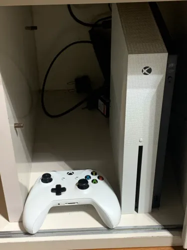 Xbox One S | GTA V | 1 Controle | 2 Meses online 