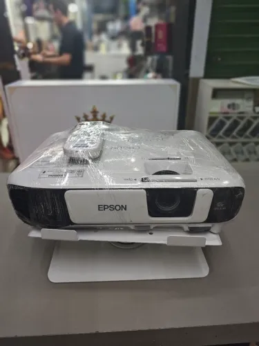 Projetor Epson PowerLite S41+com controle