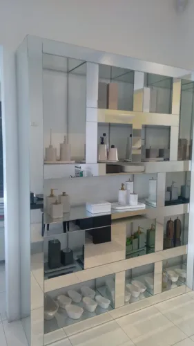 Prateleira Revestida em Espelho.