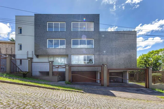Cobertura de alto padrão com 434 m² e terraço no bairro Três Figueiras