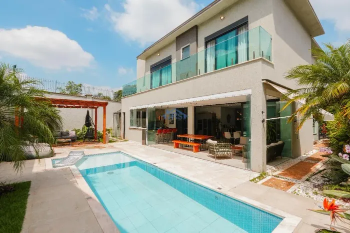 Casa à venda e para alugar em Santana de Parnaíba, Alphaville, com 4 suítes, com 471.11 m²