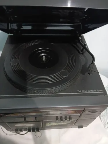 Vende se 3.1 funcionando radio e toca disco vinil o Deck precisa revisão