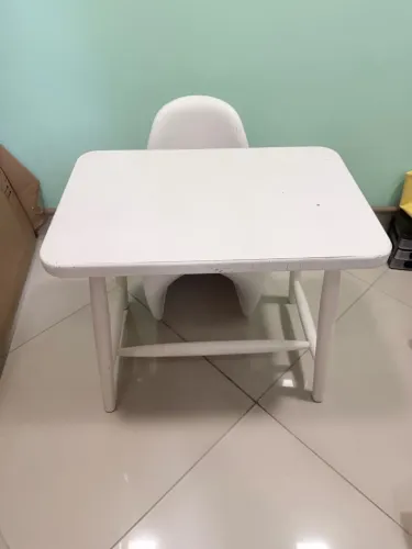 Mesa e cadeira infantil