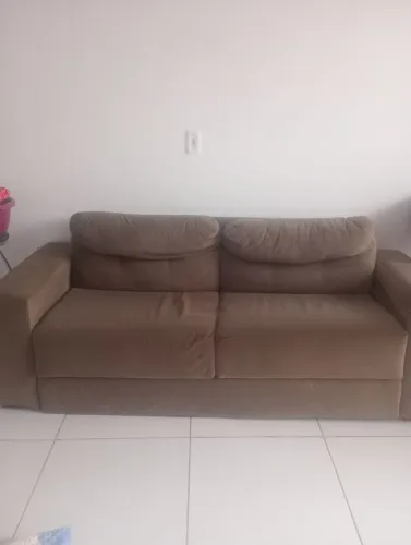 Vendo sofá semi novo pouco tempo de uso contato *50