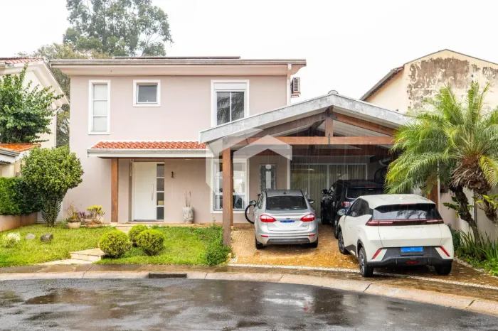 CASA À VENDA EM CONDOMÍNIO FECHADO COM 3 SUÍTES MAIS LAZER PRÓXIMO AO GALLERIA.