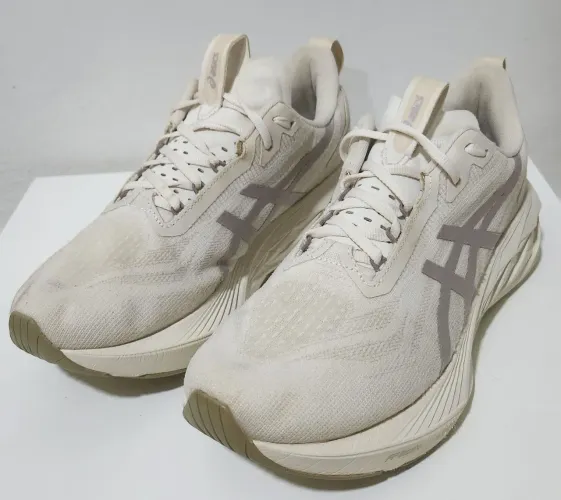 Tênis ASICS Novablast 4 LE Branco Moonrock Masculino Tamanho 42 Original