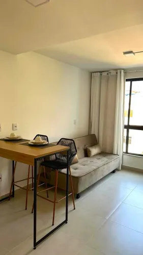 Studio mobiliado e decorado, com elevador no Centro