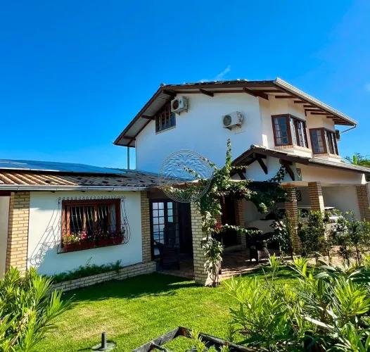 Casa 4 dormitórios à venda em terreno individual no Campeche em Florianópolis - SC