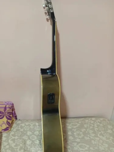Violão 300,00  *