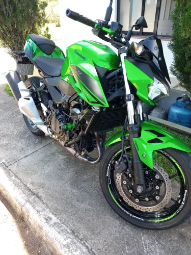 Vendo Z400 2022 , baixíssima Km