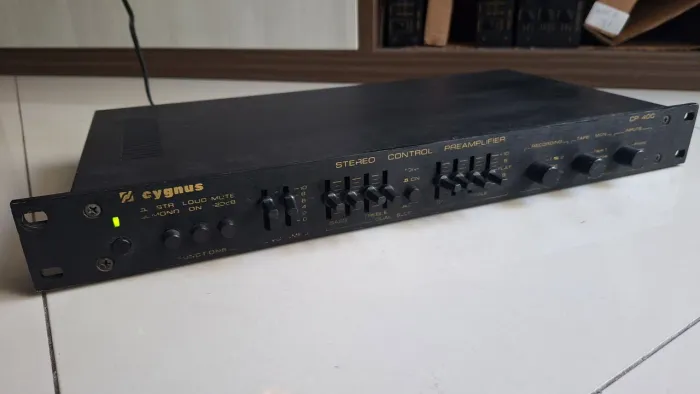 PRÉ AMPLIFICADOR CYGNUS CP 400
