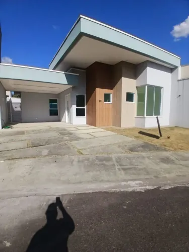 //Casa com 3 suítes no Condomínio Passaredo