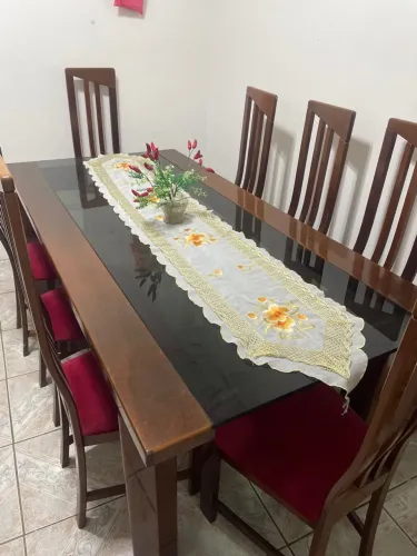 Vende - se mesa com 8 lugares