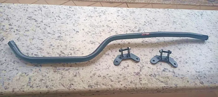 Barra anti torção Superior com desvio para bateria - VW Gol/Saveiro/Voyage/Parati G1/Santa