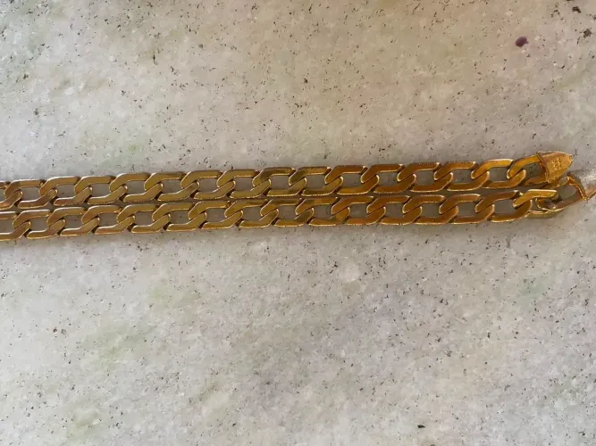 VENDE SE CORRENTE BANHADA A OURO 