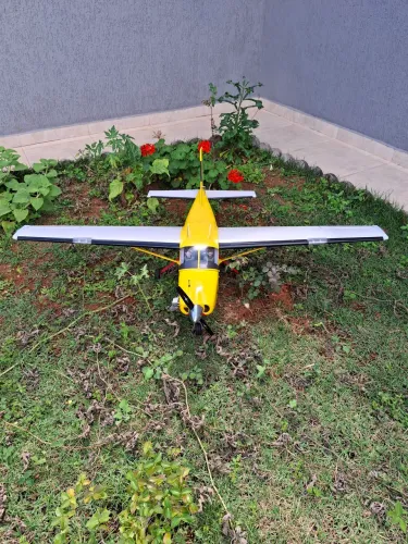 Cessna Grand Caravan 208 Amarelo