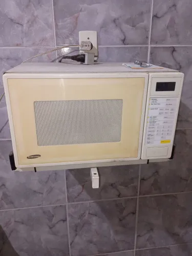 Microondas tudo funcionando, em bom estado.