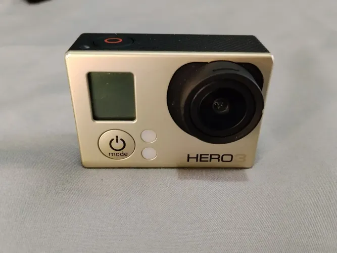 GO PRO HERO 3 com cartão 16gb + 2 baterias e acessórios