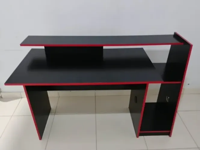 Mesa Gamer Preto e Vermelho