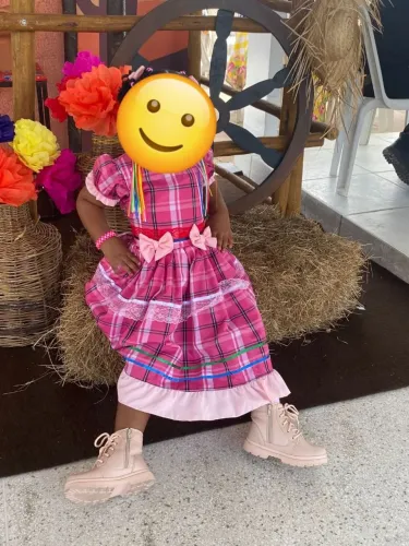Vendo vestido caipira e bota