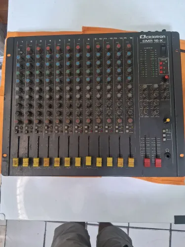 Vendo Mesa de som 16 canais primeira. CICLOTRON