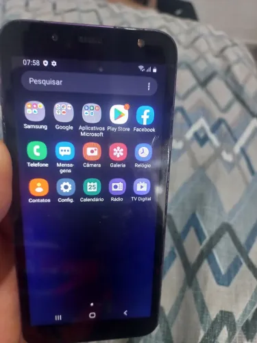 Vendo J6 usado muito novo