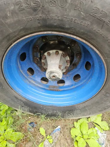 Rodas 295 com pneus para caminhão