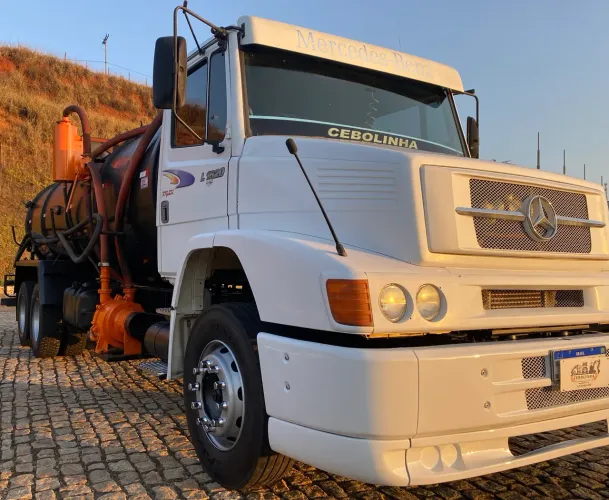 1620 com tanque de 15 mil litro vácuo