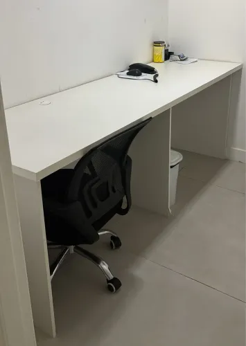 Mesa compartilhada ideial para escritório