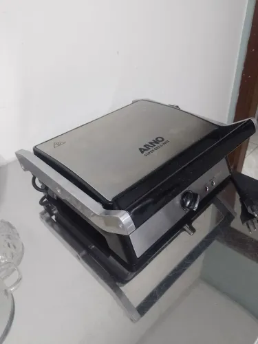 VENDO ESSE GRIL SANDUICHEIRA 127V
