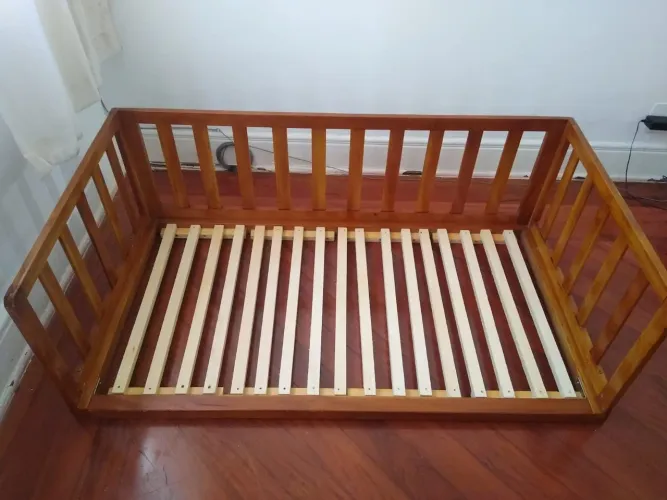 Cama montessoriana tamanho americano (1,40m x 0,70m)