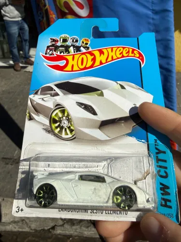 Hotwheels Lamborghini sesto elemento 2013