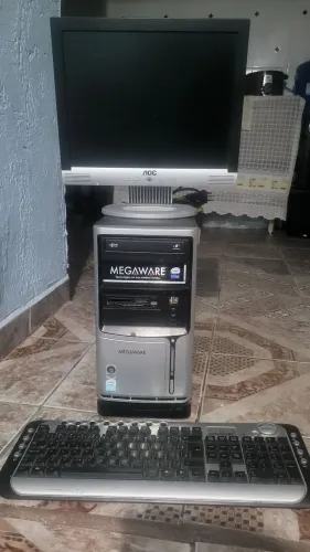 Computador completo no estado,ficou muito tempo parado precisando de atenção, talvez repar