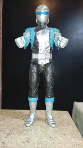 Boneco Power Rangers prateado