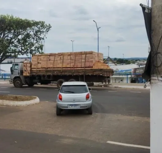 Marca Ford cargo, ano de 2010 , carroceria