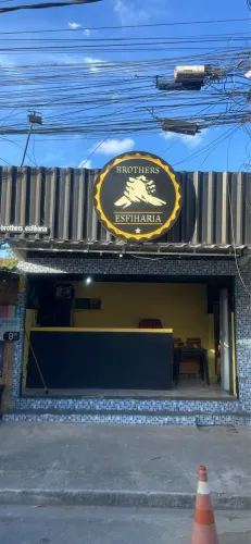 Passo Esfiharia e pizzaria vendendo bem !