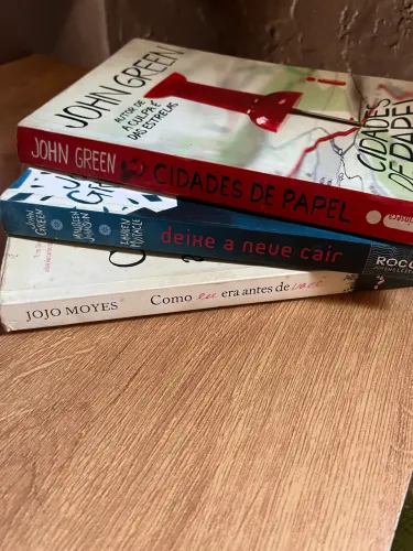 Livros de romance usados ? John Green, Jojo Moyes e outros