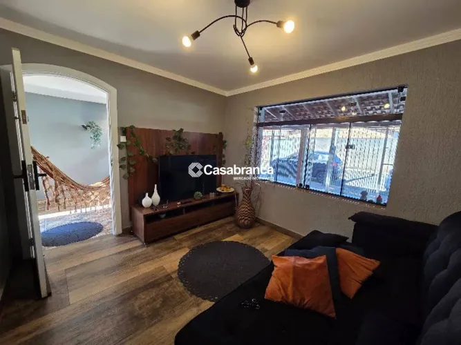 Casa à venda com 3 quartos na Vila Assis, Zona Leste de Sorocaba/SP