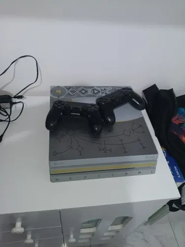 PS4 Pro edição limitada God of War