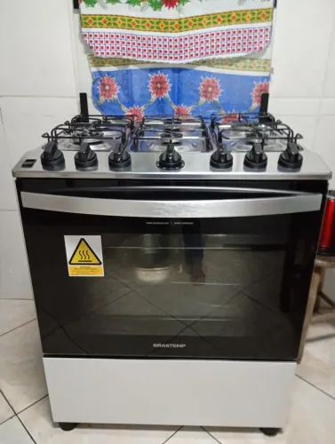 vendo um fogão 6 boca. semi-novo