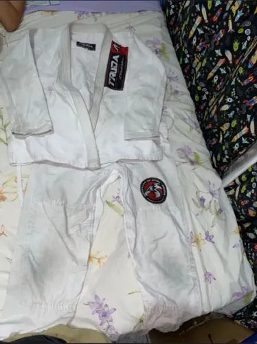 VENDO KIMONO COMPLETO TAMANHO A1, TROCO NUM CONTROLE DE PS4
