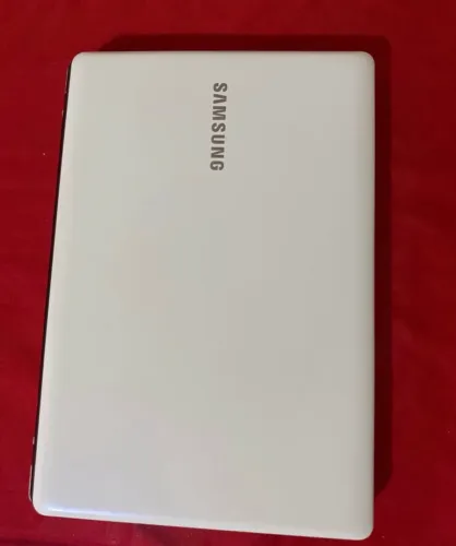 Notebook Samsung i3 , 8 de ram , 500 de hd e bateria boa ..