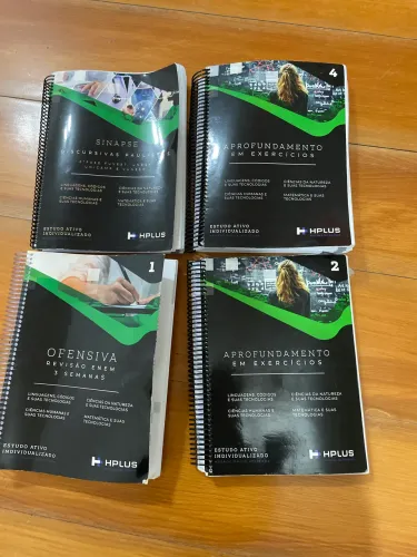 5 Apostilas cursinho Hpplus. Usadas