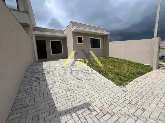 CASA COM SUÍTE NO RINCÃO EM COLOMBO