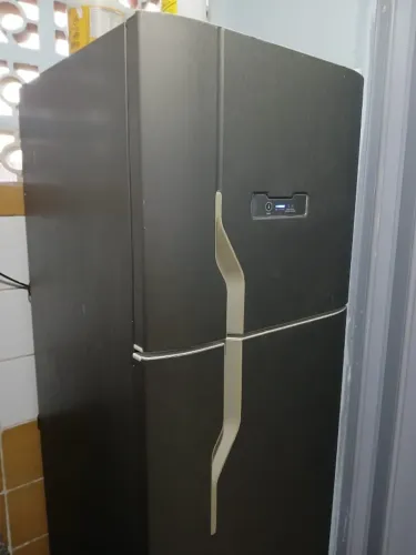 ? VENDO LINDA GELADEIRA ELECTROLUX FROST FREE 420L MODELO NOVO TODA REVISADA COM GARANT