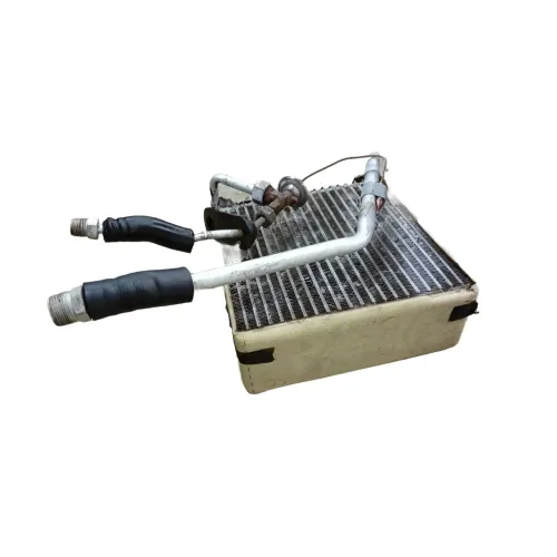 Radiador de Ar Quente Frontier Xe 2.8 2004