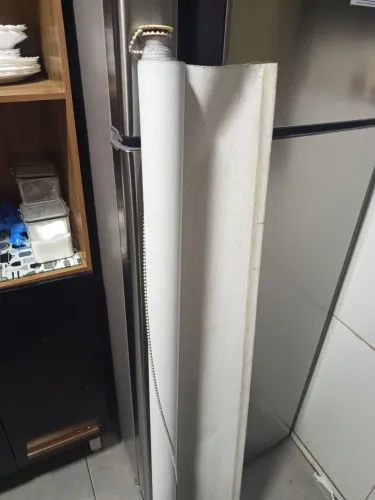 Cortina persiana de rolo 1,30x1 metro boa pro dia dia chama no WhatsApp